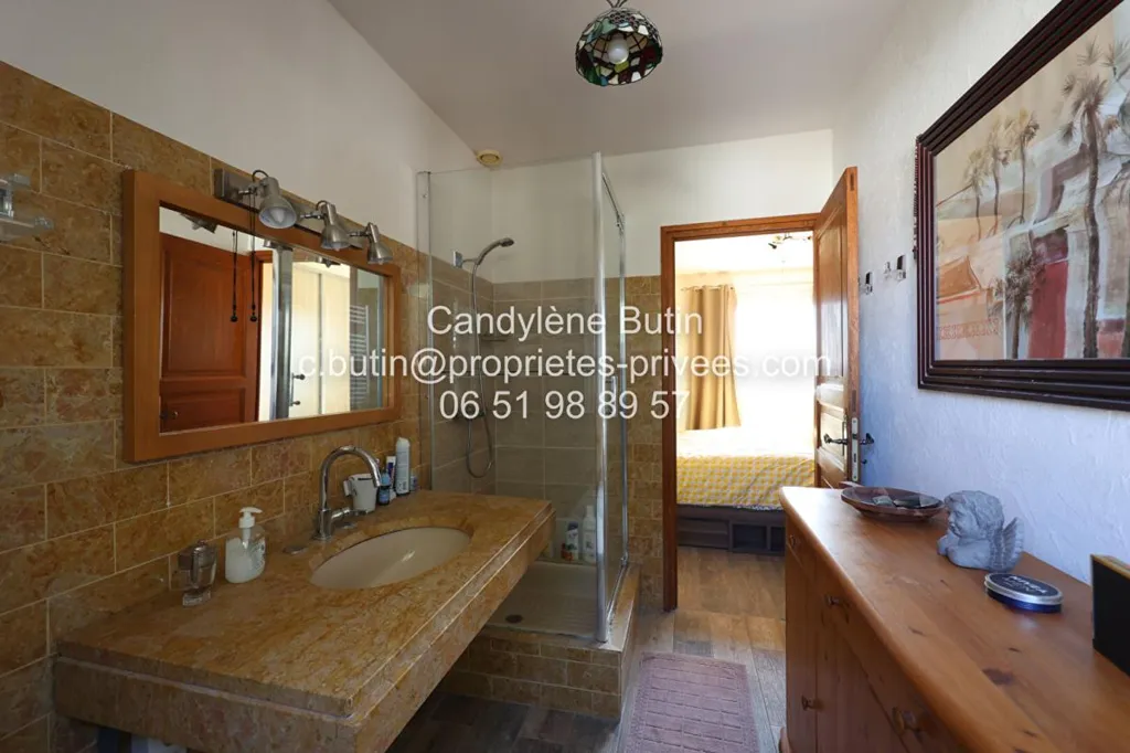 Salles de bain - Villa Rénovée avec Piscine et Vue à la Clape