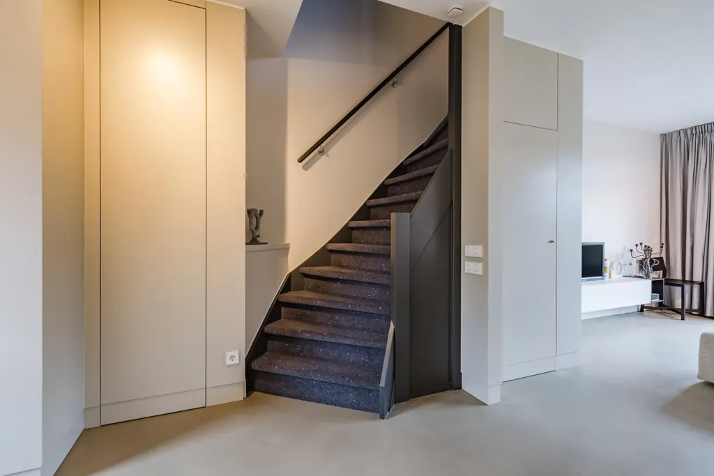 Pièces - Modern Tussenwoning with Water View in IJssel