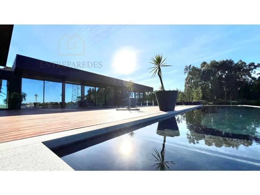 Piscine - Luxury Villa with Infinity Pool in Avintes