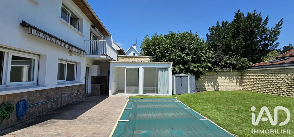 Piscine - Villa avec Piscine et Dépendance à Les Pavillons-sous-Bois