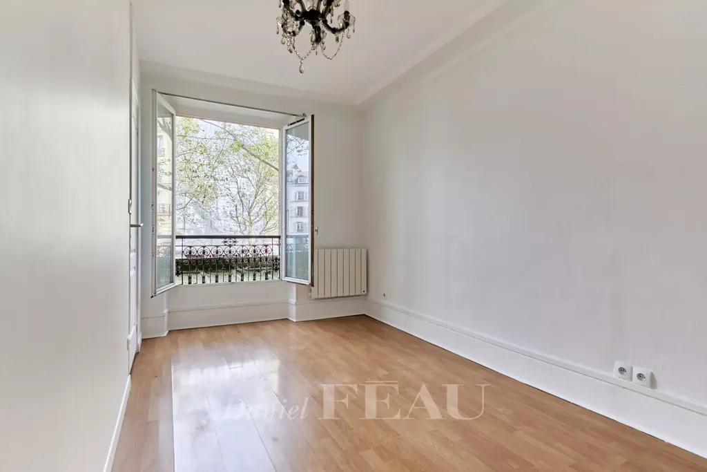 Rooms - 2 Bedroom Flat with Lift in Paris 17th