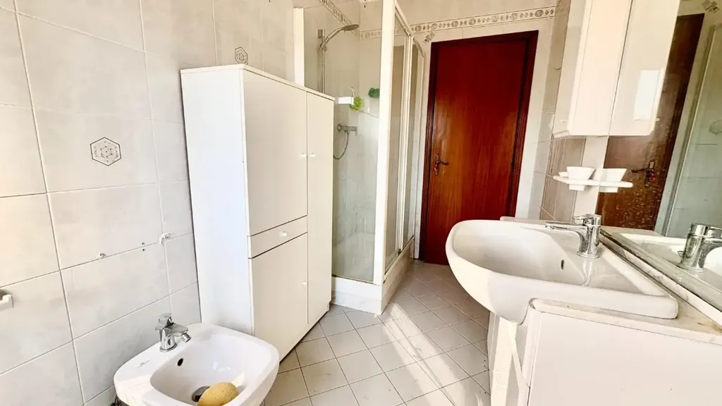 Salles de bain - Spacious 4-Room Apartment in Castelfiorentino