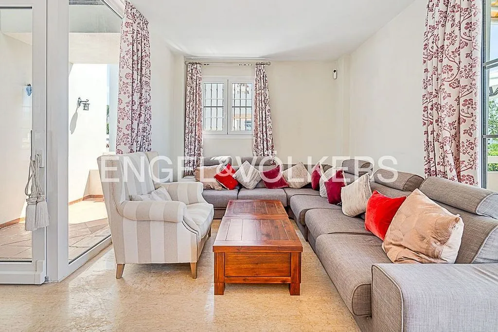 Elutuba - Villa with Pool and Sea Views in Estepona