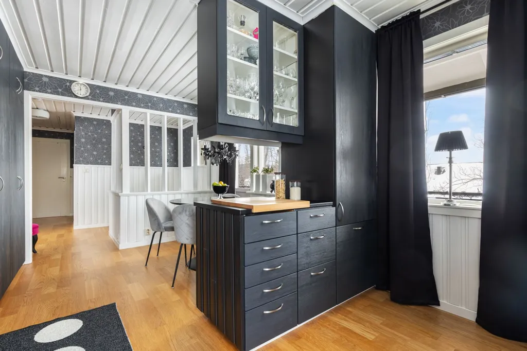Salle à manger - Suterräng House with Renovated Kitchen in Örnsköldsvik