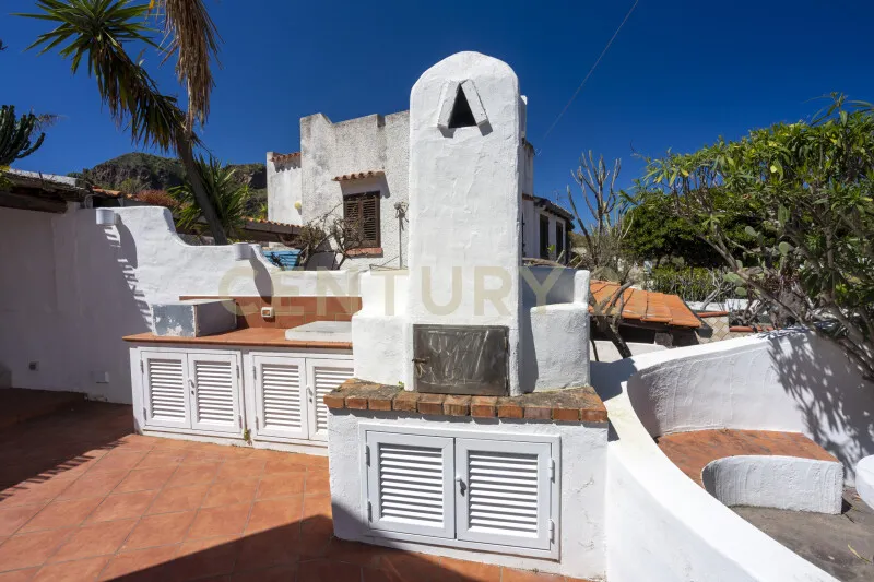 Terrasse - Elegant Eolian Villa with Sea Access in Vulcano