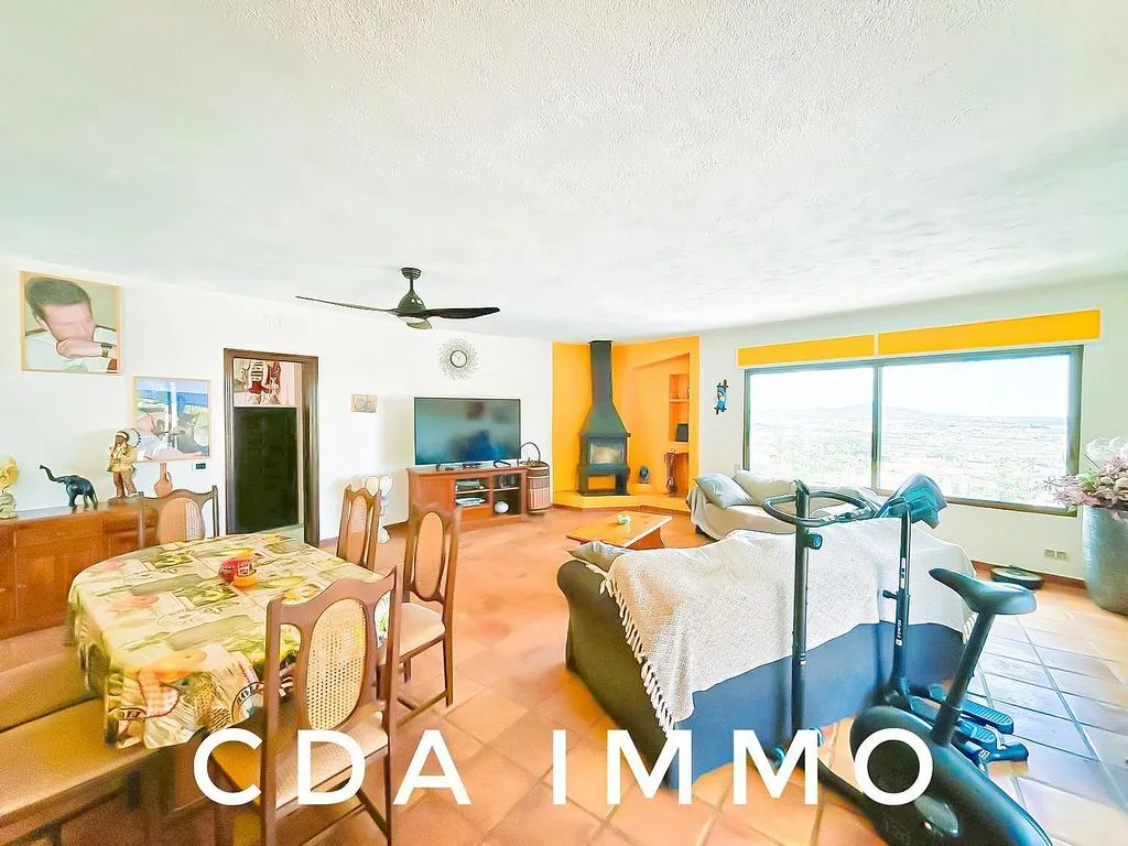 Söögituba - Chalet with Pool and Sea View in Las Atalayas