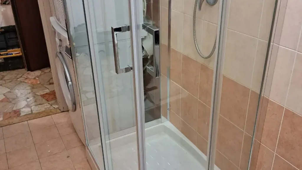 Bathrooms - Furnished Flat with Balcony in Milan