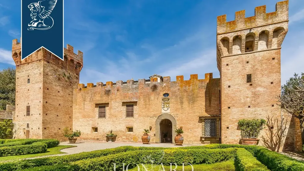 Extérieur - Historic Castle with Vineyards near Florence