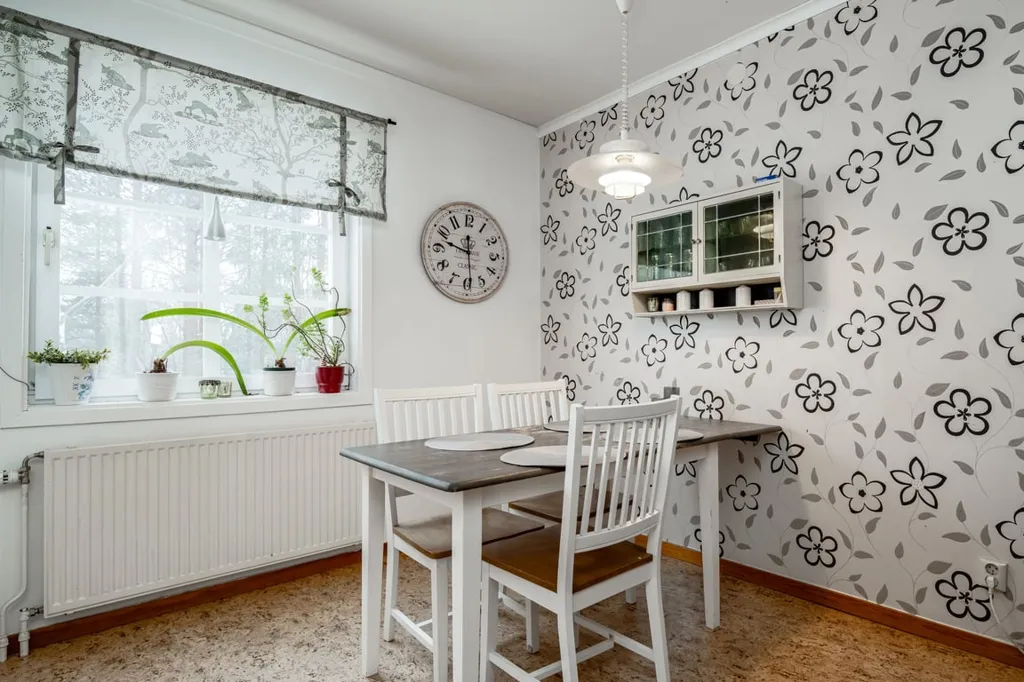 Sala da pranzo - Stable Rental Property with 16 Units and Garage