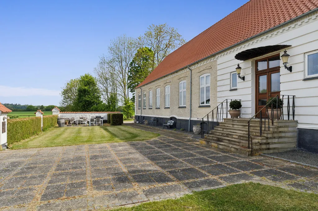 Exterior - Historic Manor with Garden in Midtsjælland