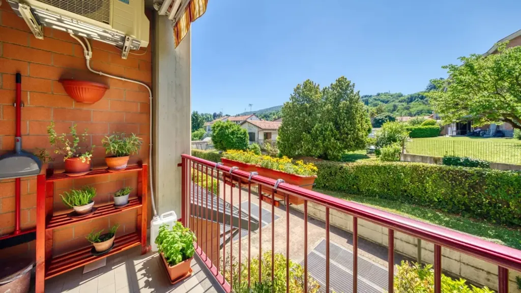 Balcone - Apartment with Double Balcony in Turin