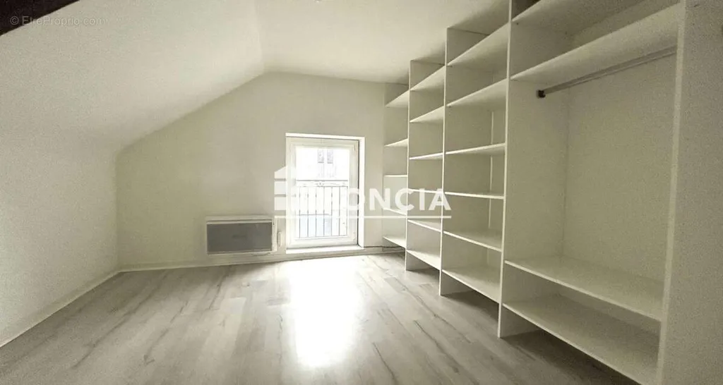 Pièces - Duplex Rénové en Centre-Ville à Melesse