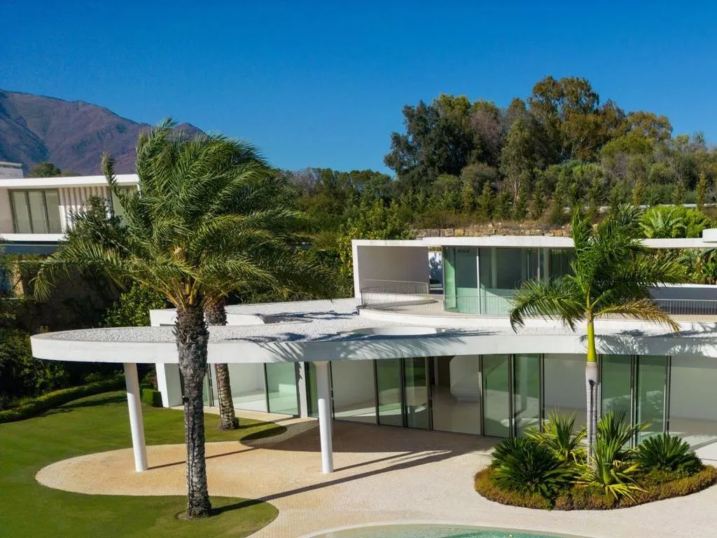 Piscina - Contemporary Villa with Pool in Estepona