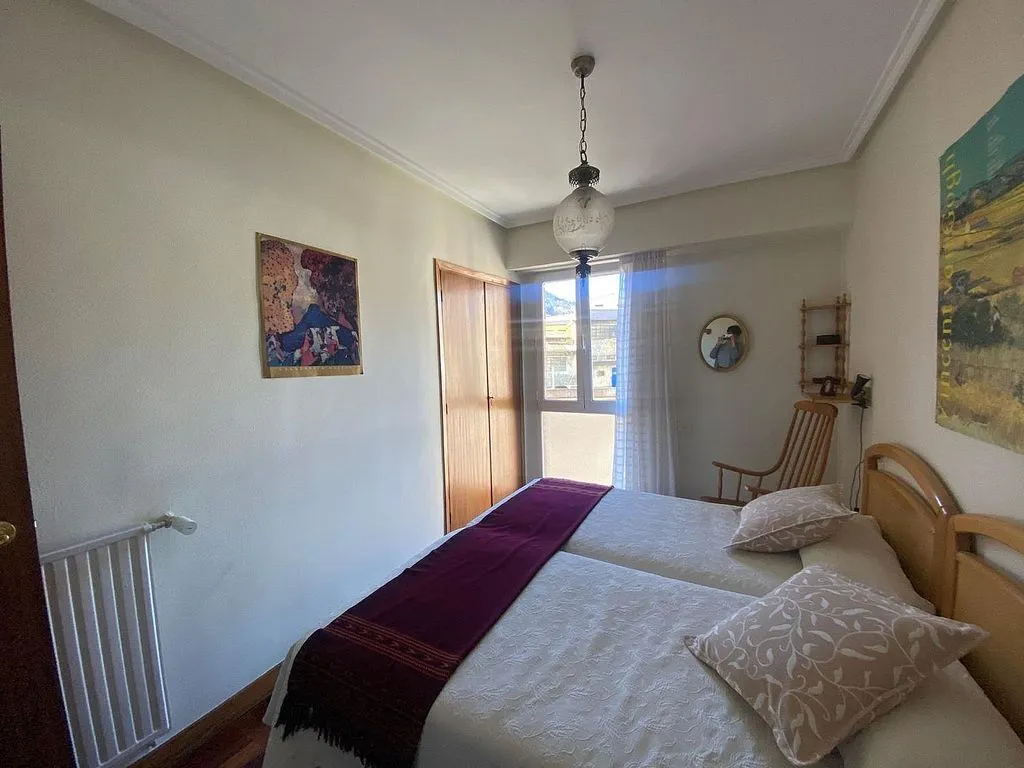 Magamistoad - Three-Bedroom Flat with Balcony in Urkizu