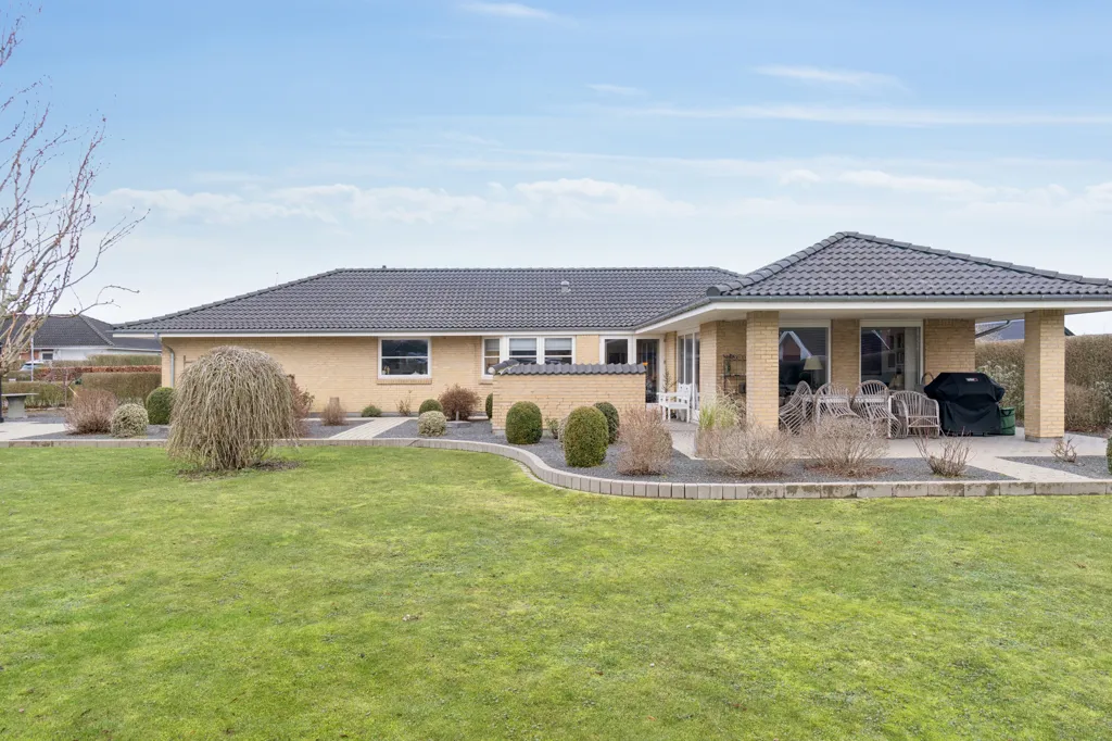 Jardin - Villa with Separate Parent Suite in Dianalund