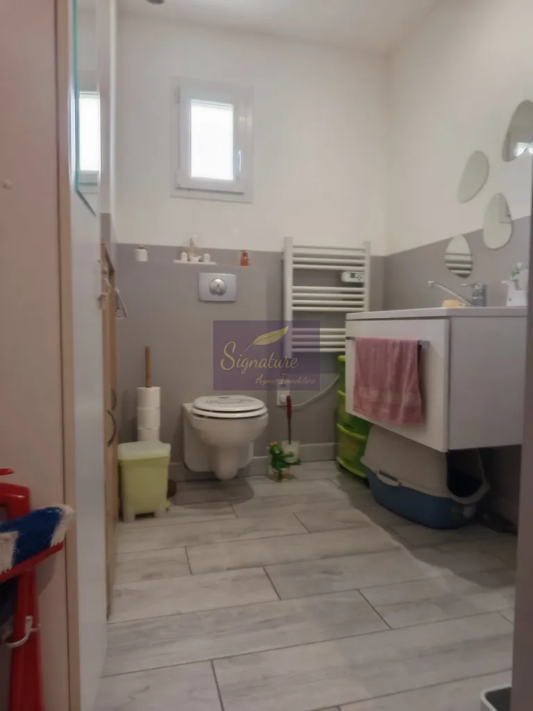 Salles de bain - Maison Évolutive avec Jardin à Saint-Mars-la-Brière