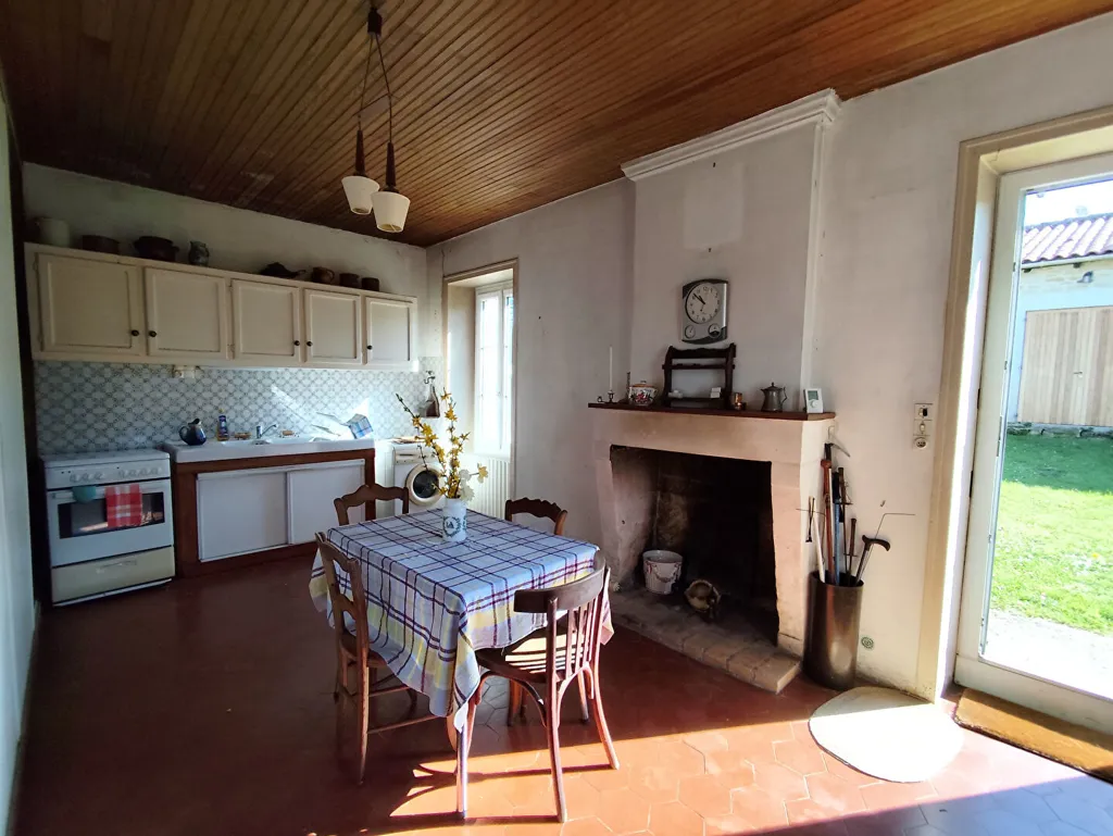 Salle à manger - Maison Charentaise avec Jardin dans un Cadre Calme