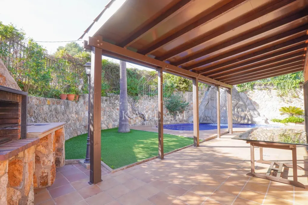 Terrass - Rustic Chalet with Pool in Canyelles