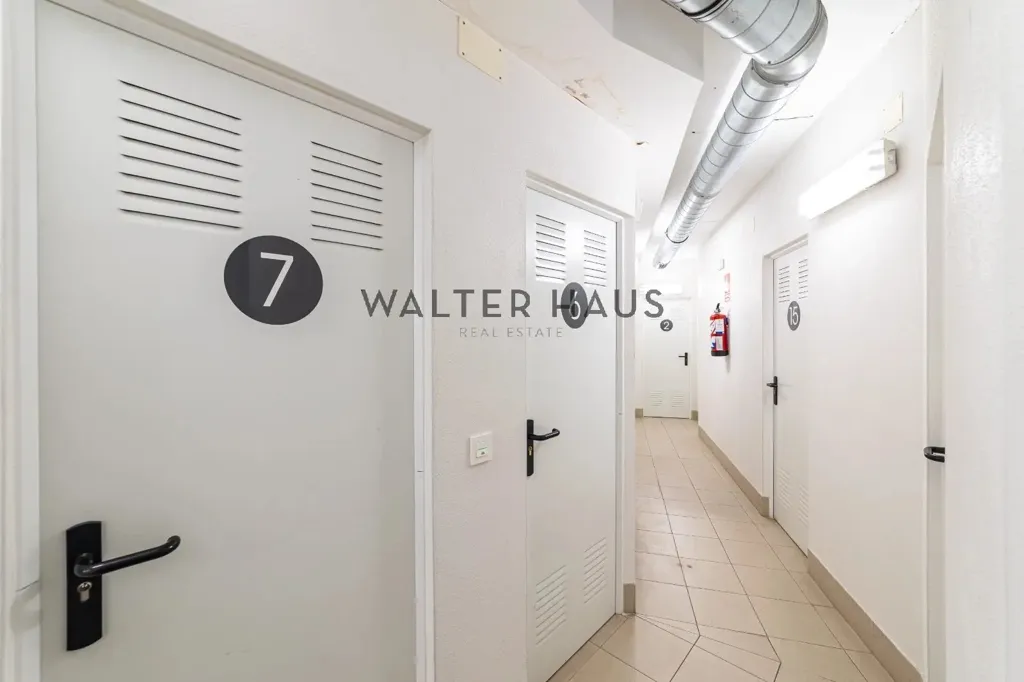 Entrée - Modern Apartment with Solar Panels in Chamberí, Madrid