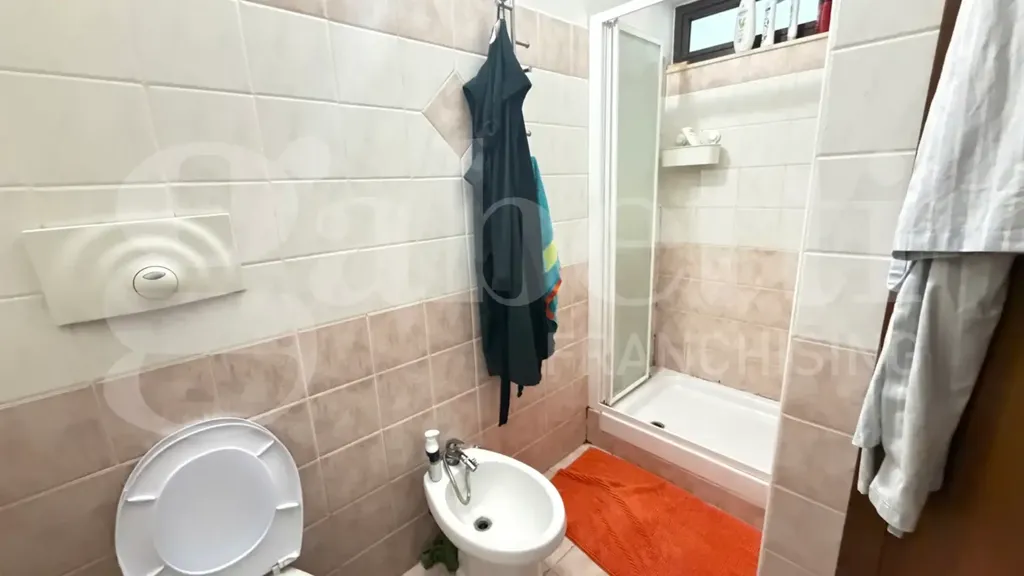 Salles de bain - Three-Bedroom Apartment in Marcianise