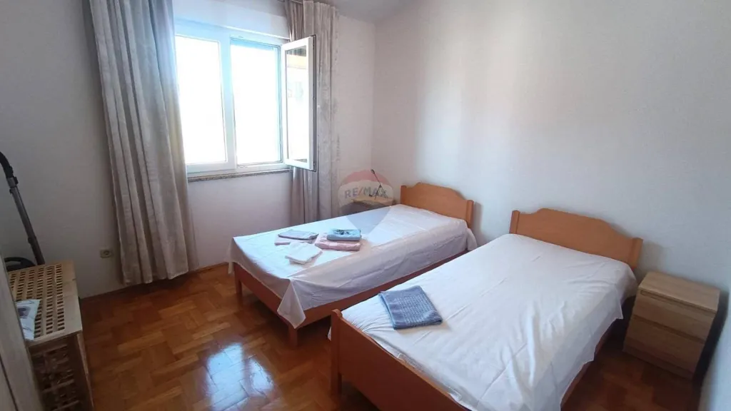 Magamistoad - Two-Bedroom Apartment with Sea View in Brtonigla
