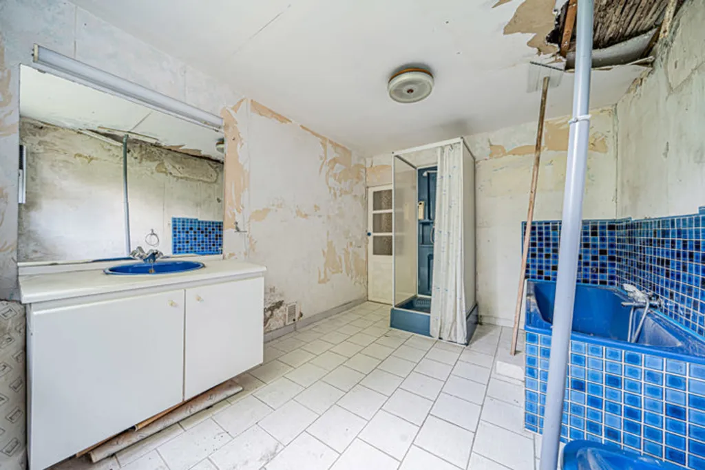 Salles de bain - Maison à Rénover avec Terrasse à Grivegnée