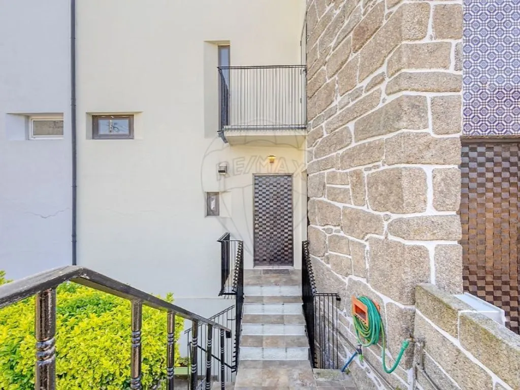 Pièces - Rehabilitated Bi-Family House in Matosinhos