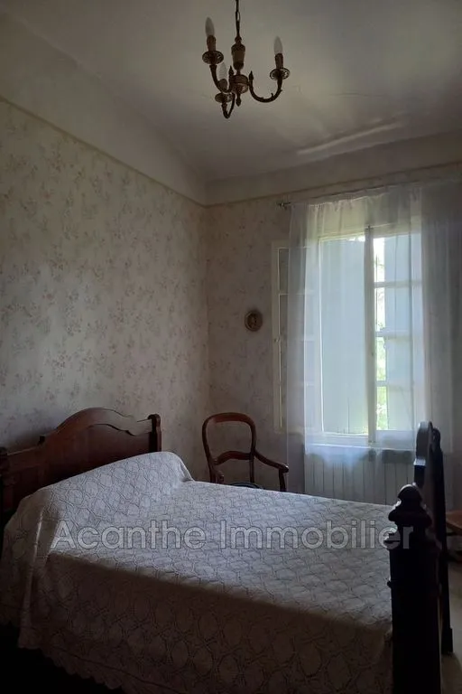 Chambres - Villa à Rénover avec Jardin à Assas