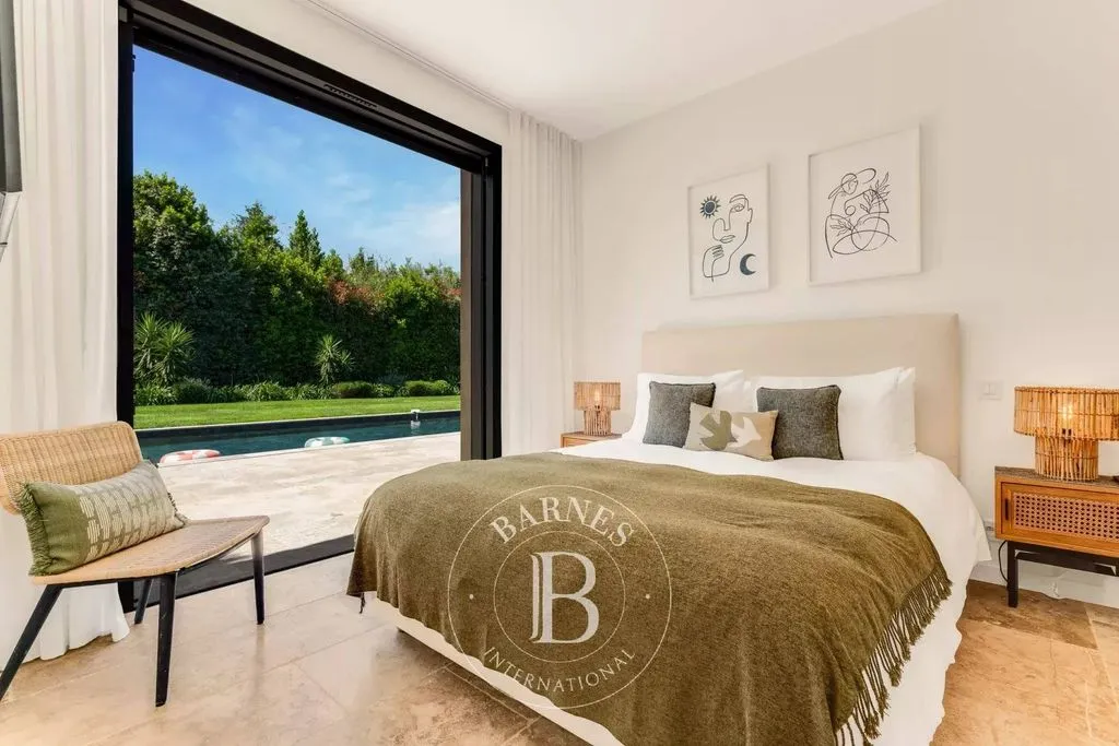 Bedrooms - Luxury Villa with Pool in Saint-Tropez