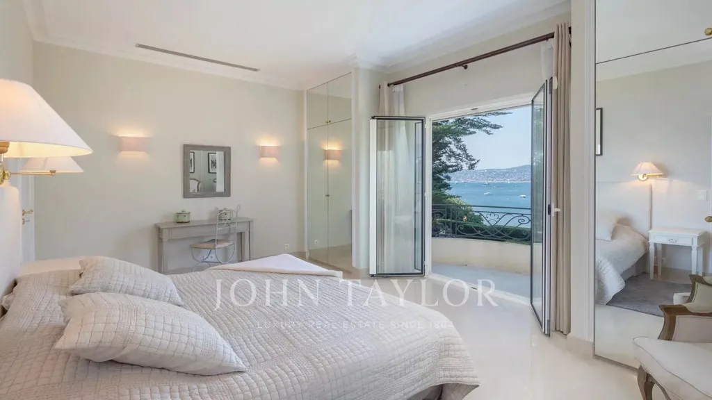 Bedrooms - 1930s Residence with Sea View in Cap d’Antibes