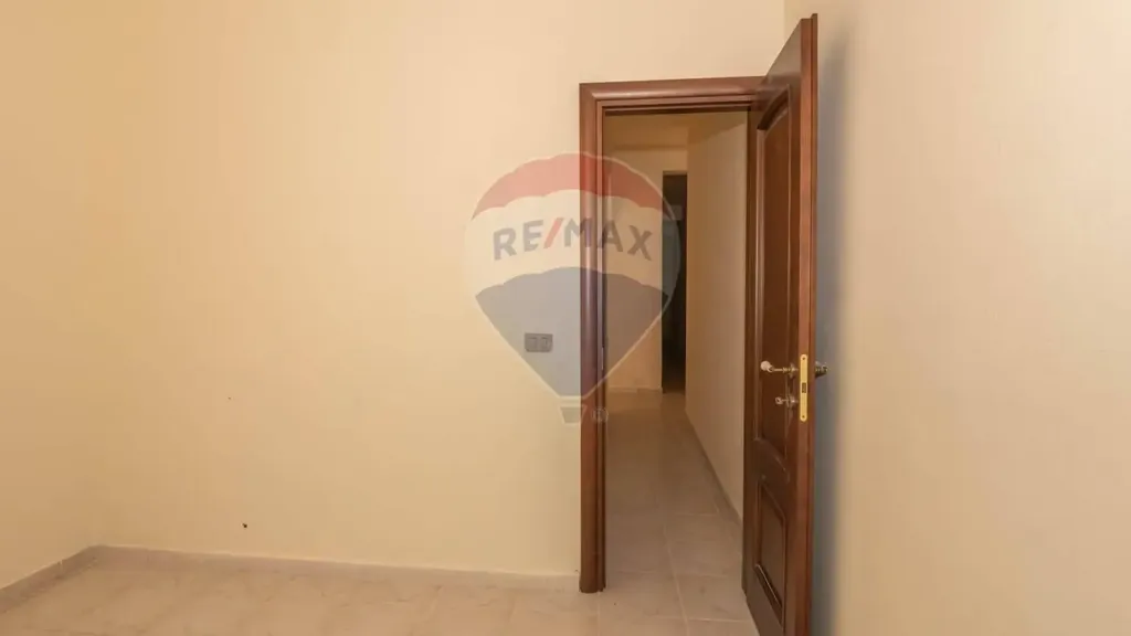 Esik - Ground Floor Apartment with Private Courtyard in Augusta