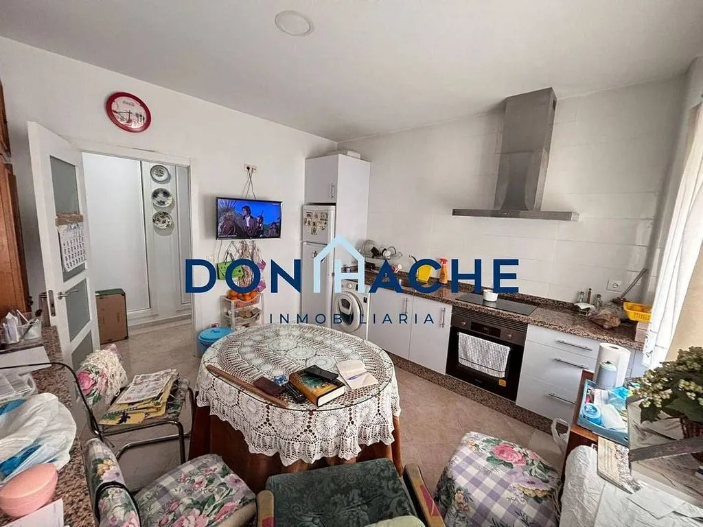 Cuisine - Reformed Townhouse with Storage in Mérida Centre