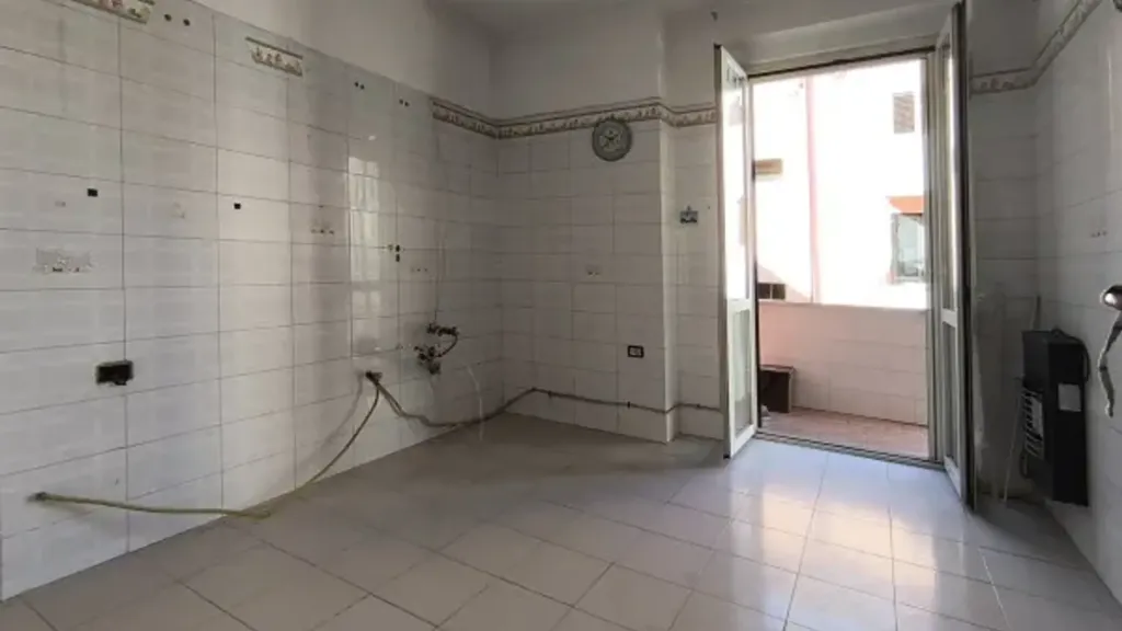 Toad - Bright Trilocale with Balcony in Cosenza