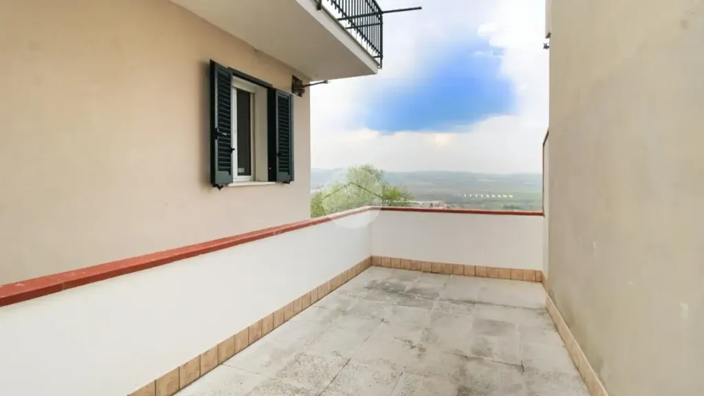 Balkon - Semi-Independent House with Solar Panels in Atri