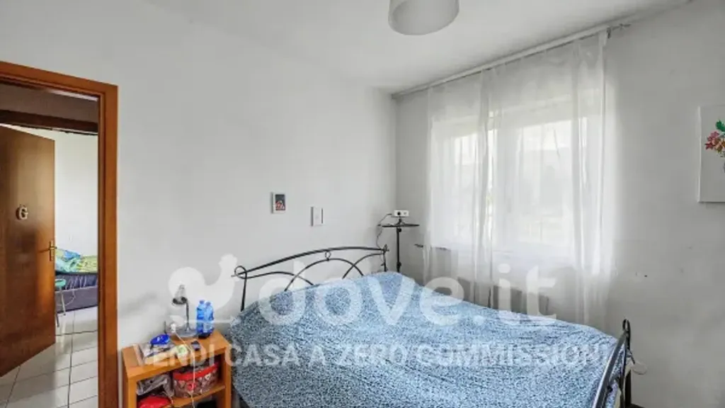 Magamistoad - Apartment with Balcony and Pool View in Porto Valtravaglia