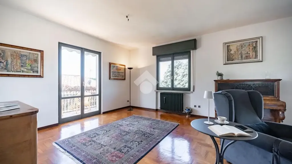 Séjour - Apartment with Panoramic View in Castello Di Brianza