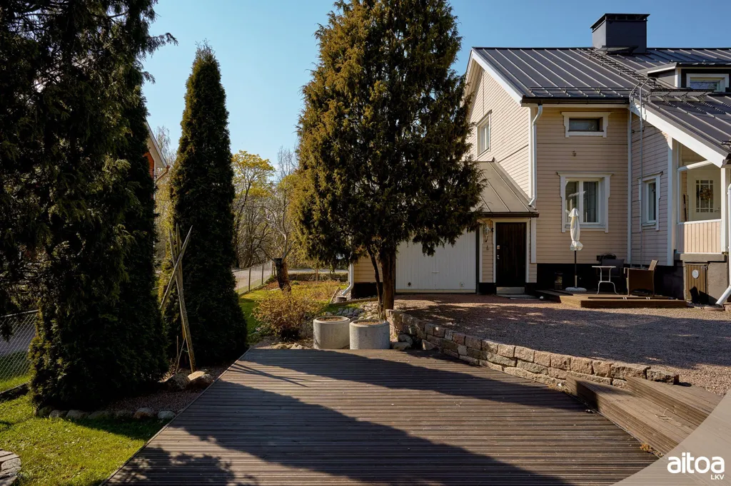 Terrasse - Renovated House with Sauna in Helsinki