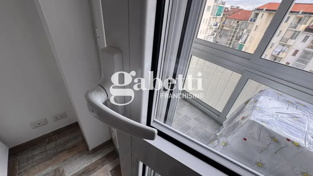 Rõdu - Central Triplex with Balcony in Turin