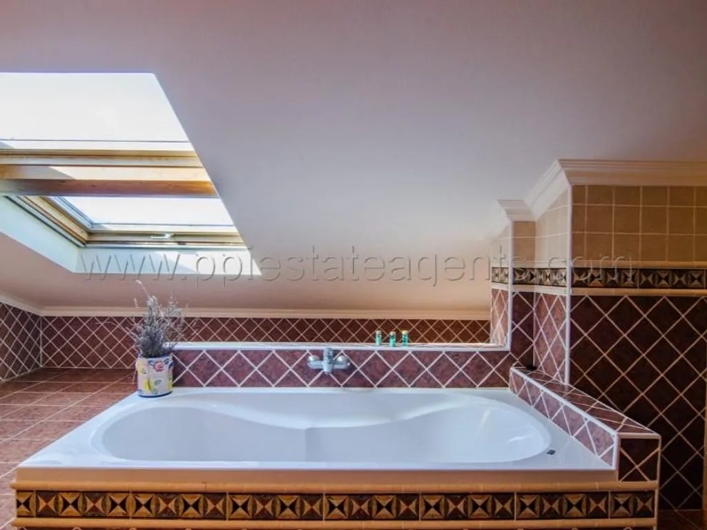 Bathrooms - Luxury Villa with Pool in Lagos Countryside
