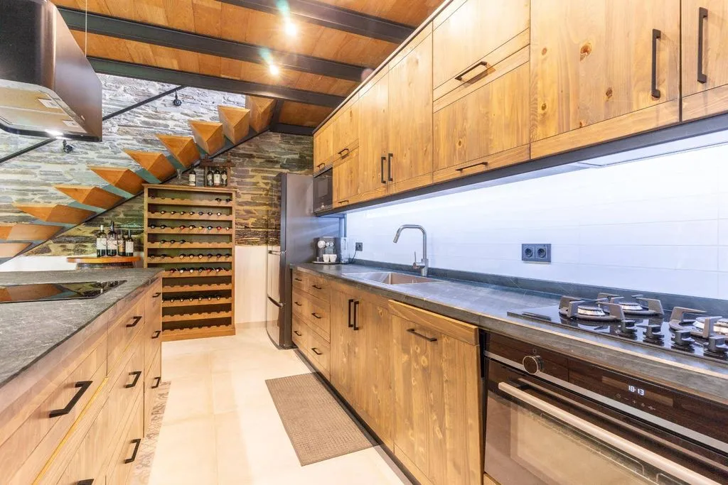 Cuisine - Restored Chalet with River Walk Access in Lugo