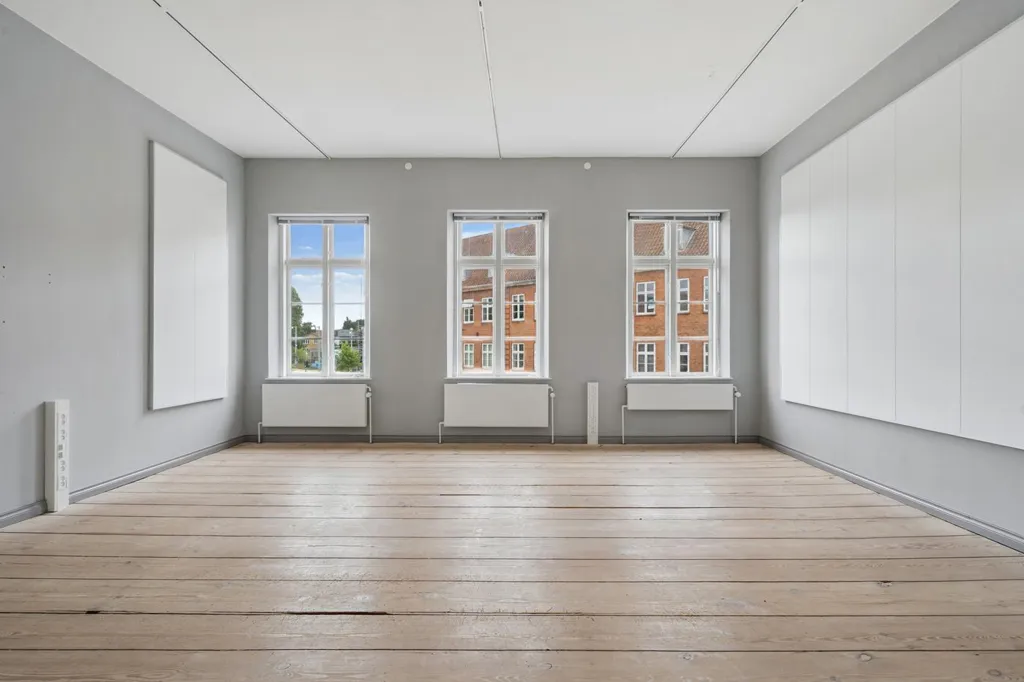 Stanze - Historic Commercial Property with City View in Haderslev