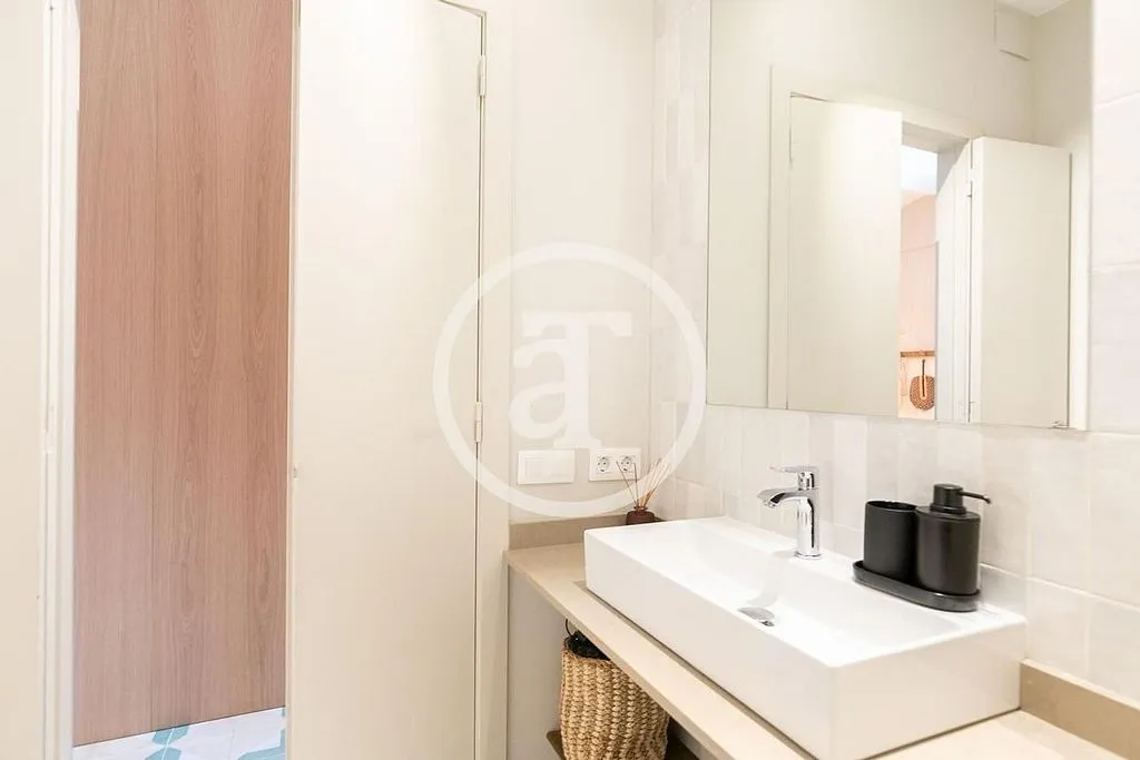 Salles de bain - Furnished Flat with Balcony in La Nova Esquerra de l'Eixample