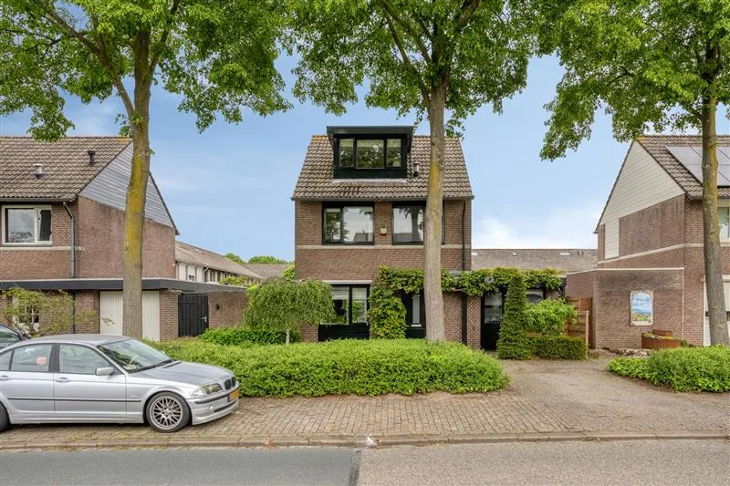 Maison 8 pièces à Breda