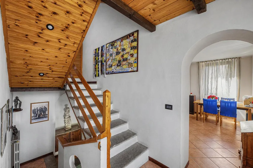 Toad - Multi-Level Apartment with Mansard in Luino