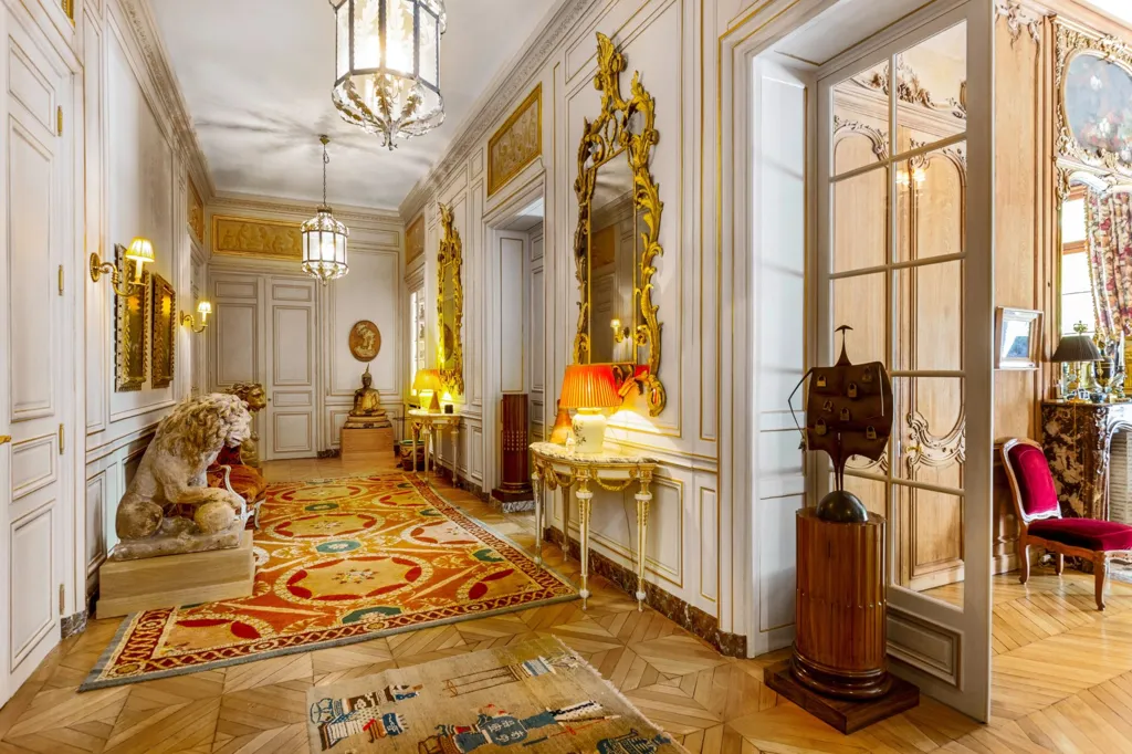 Hallway - Pied-à-Terre with View in Paris 16th