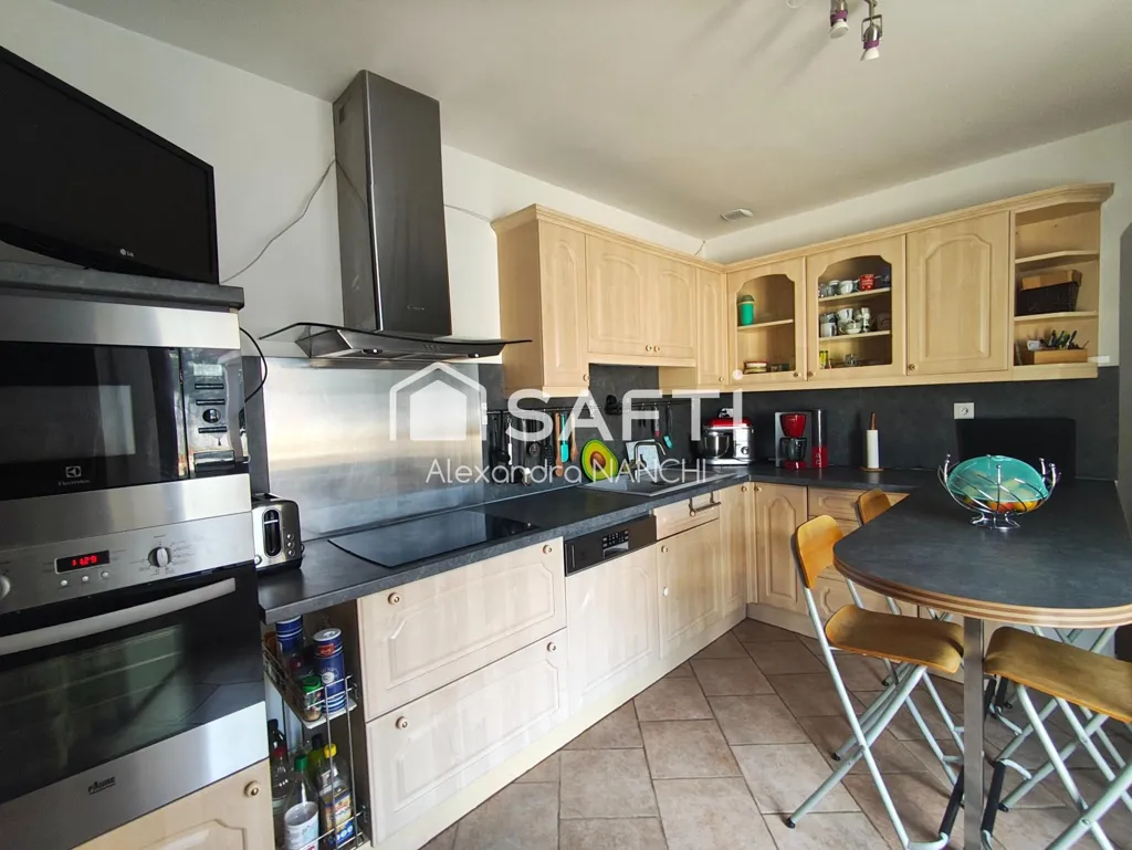 Köök - 5-Bedroom House with Pool in Saint-Vulbas