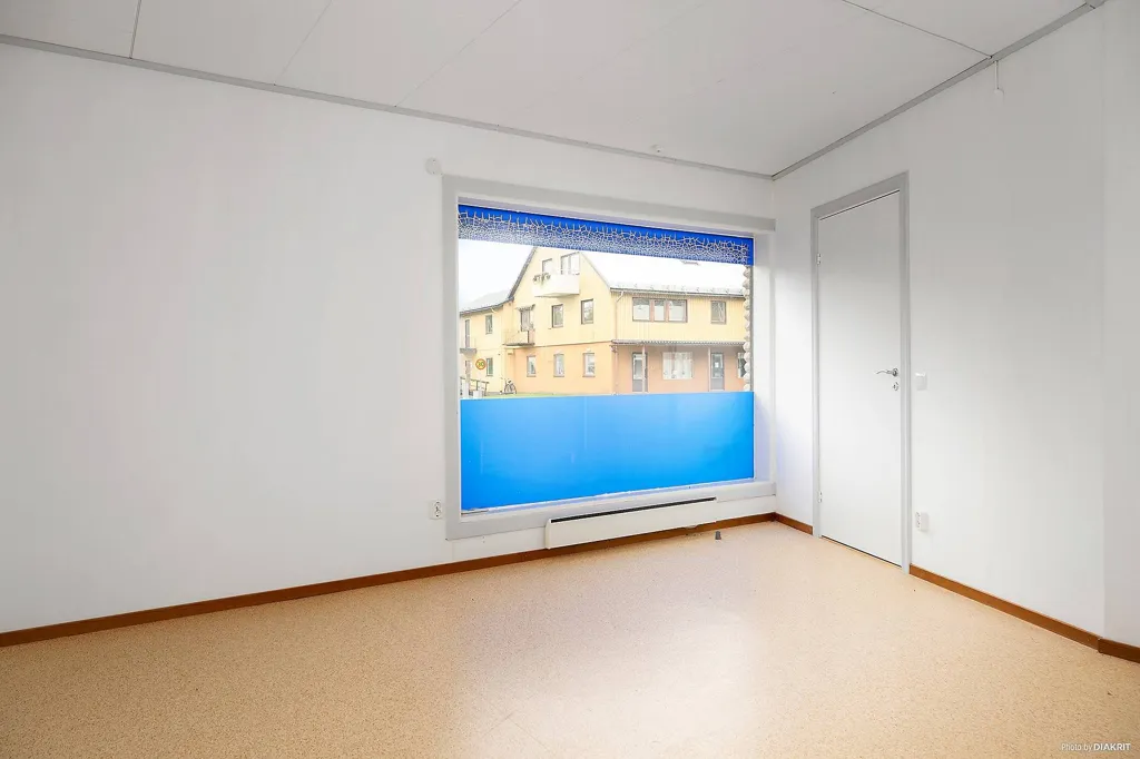 Pièces - Two-Storey Villa with Garden in Central Location