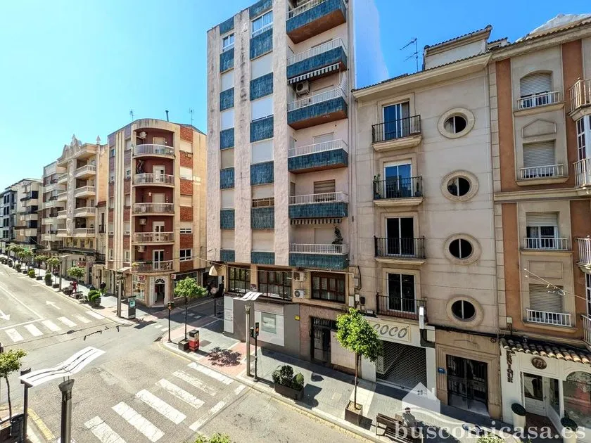 Välivaade - Commercial Building with Terrace in Linares