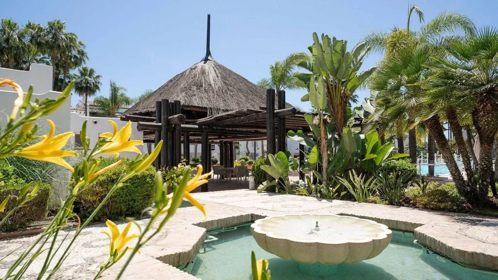 Piscine - Luxury Beachfront Apartment in Puente Romano, Marbella