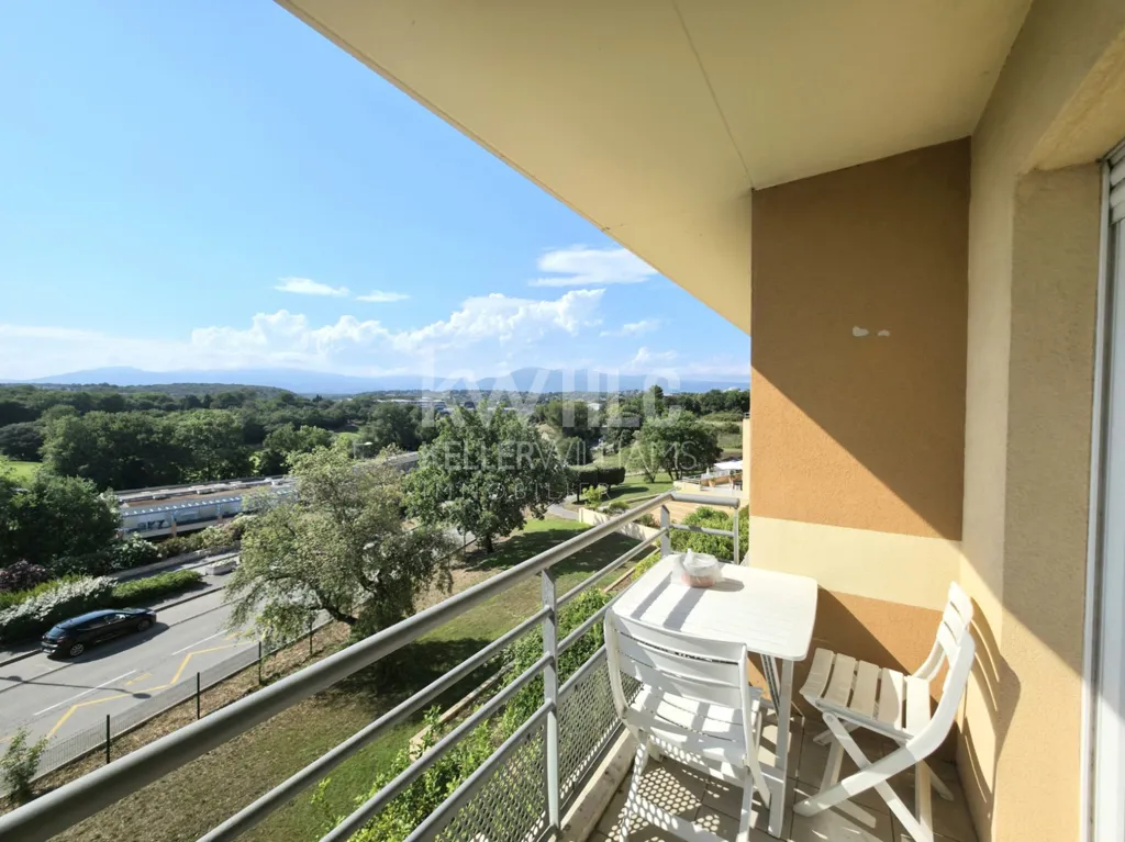 Balcone - Two-Bedroom Apartment with Balcony in Biot